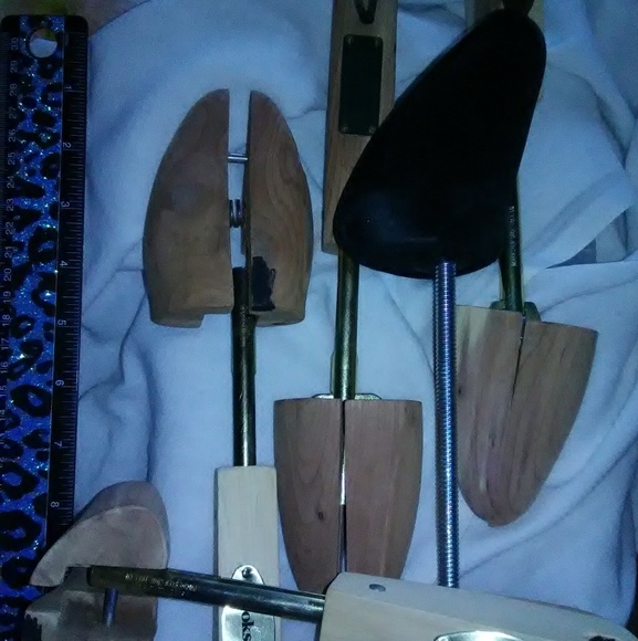 4 sets of Cedar shoe trees aka SHOE SAVERS - Picture 2 of 3